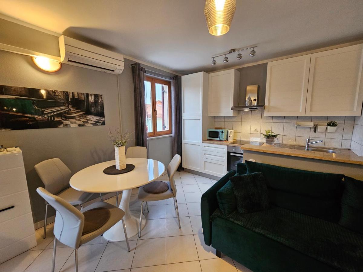 Apartment Gloria Ровінь Екстер'єр фото